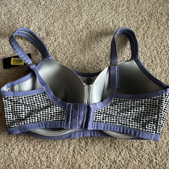 Natori Sports Bra - Picture 3 of 5